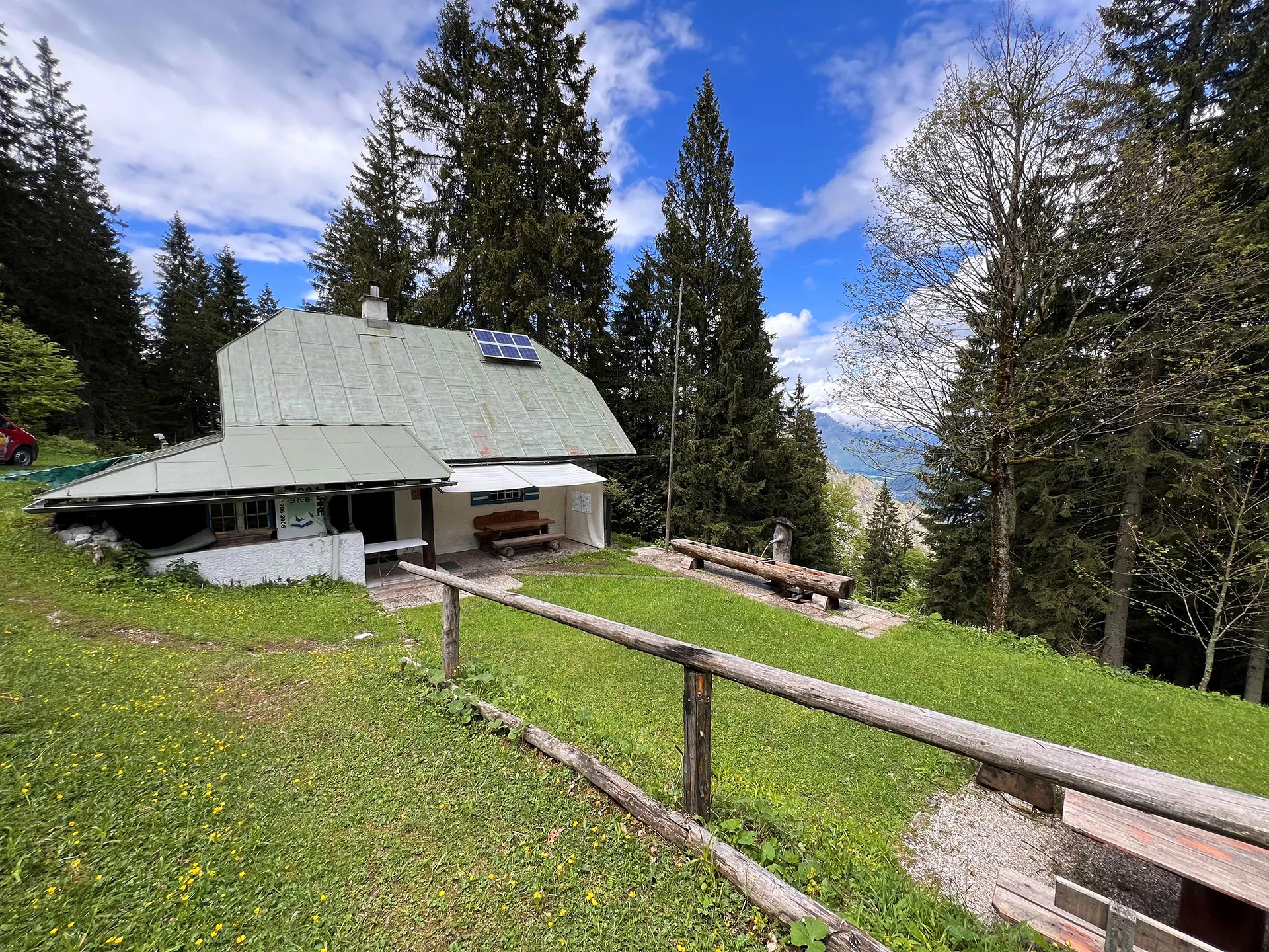 Die Karl-Kreuzeder-Hütte am Herrenroint